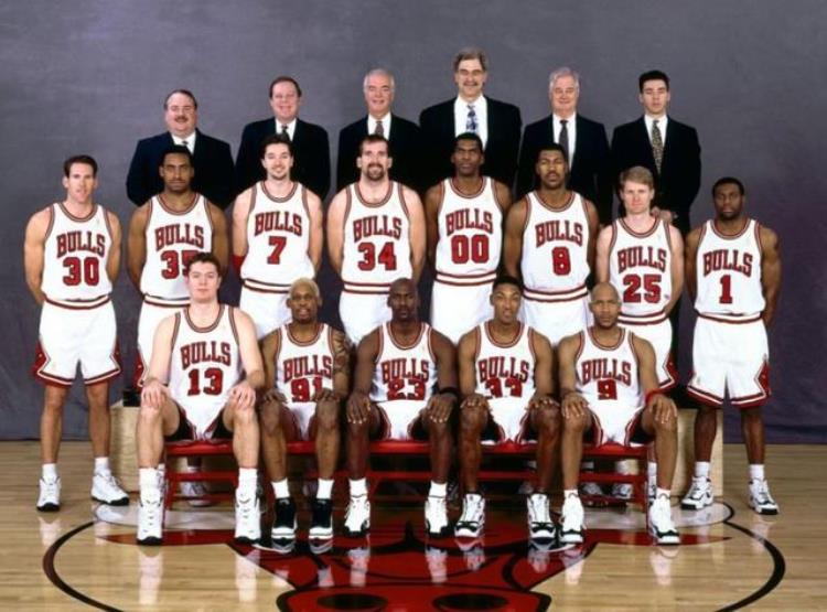 1996年nba自由球员「1996年33岁的乔丹成为了自由球员当时联盟是怎么去哄抢的呢」