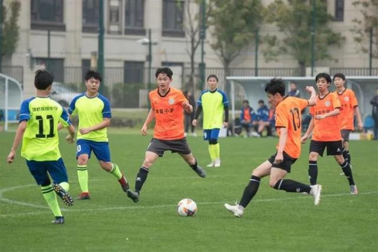 苏州市小学生足球比赛「少年中国|苏州从单兵作战到集体作战县域足球带来百花齐放」