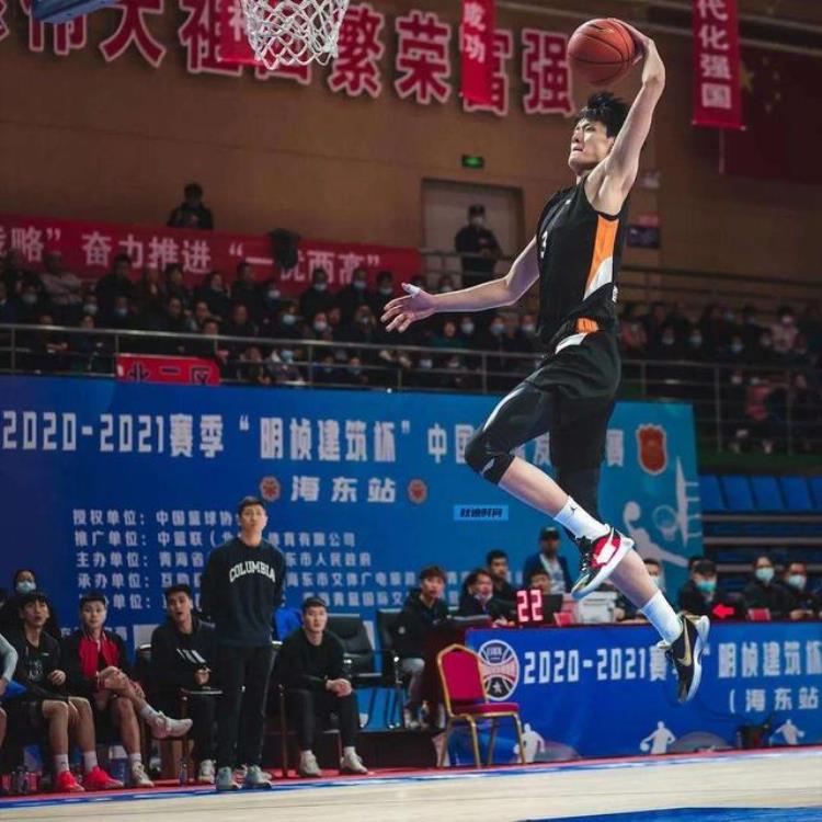 余嘉豪能打nba吗「中国球员如何进入NBA曾凡博和余嘉豪张镇麟有何不同之处」