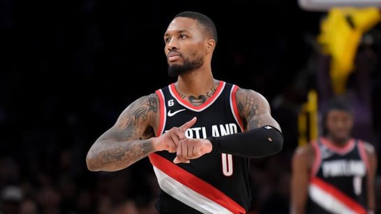 NBA颁奖礼:字母哥获常规赛MVP,东契奇当选最佳新秀「NBA官方更新MVP榜字母哥力压东契奇居首库里杜兰特首进前十」