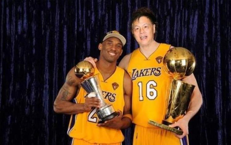 为何叫nba球星都喊他们的姓而科比喊的是名「为何叫NBA球星都喊他们的姓而科比喊的是名」