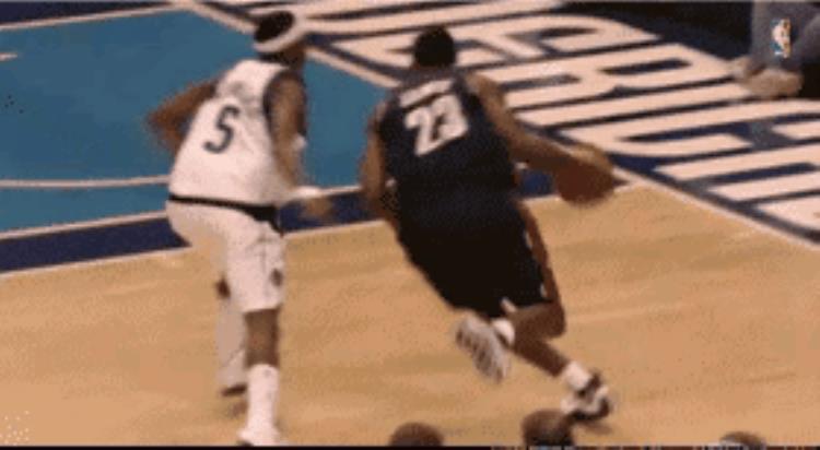 勒布朗詹姆斯生涯总得分「NBA历史总得分第一勒布朗詹姆斯的得分位置和打法的变化」