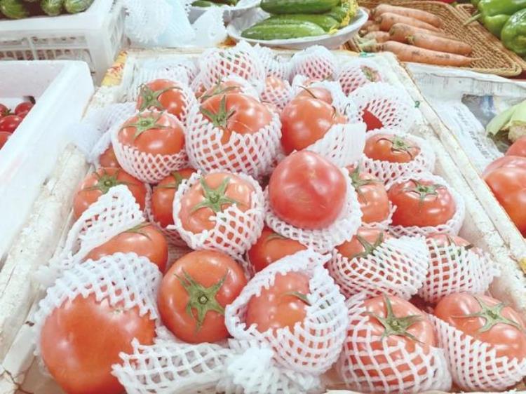 老胡同里的菜市场不仅物美价廉新鲜丰富还藏着冰墩墩