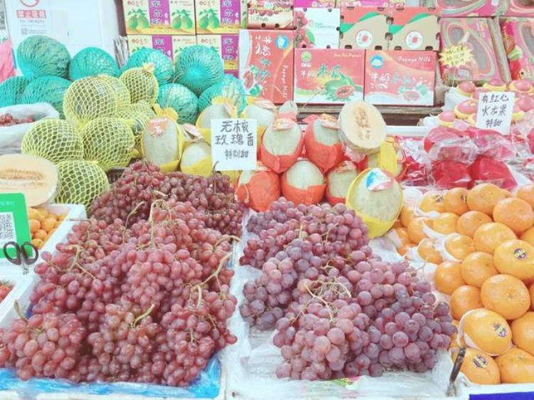 老胡同里的菜市场不仅物美价廉新鲜丰富还藏着冰墩墩