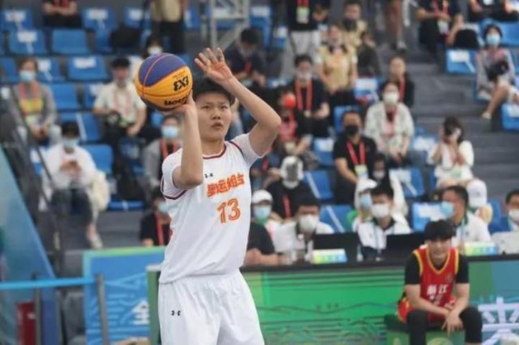 杨舒予是谁为啥那么火大部分球迷都是冲着她来的「杨舒予是谁为啥那么火大部分球迷都是冲着她来的」