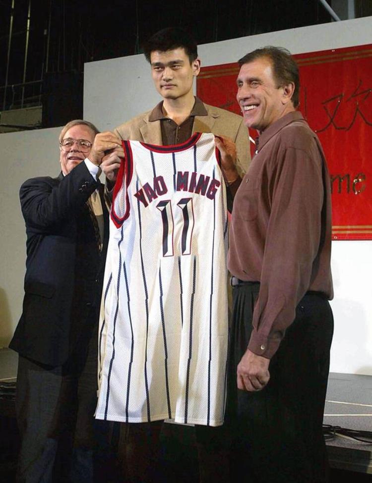 余嘉豪能打nba吗「中国球员如何进入NBA曾凡博和余嘉豪张镇麟有何不同之处」