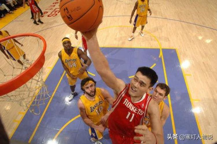 姚明在nba的经历「姚明22岁青涩登录NBA那段激荡人心的往事」
