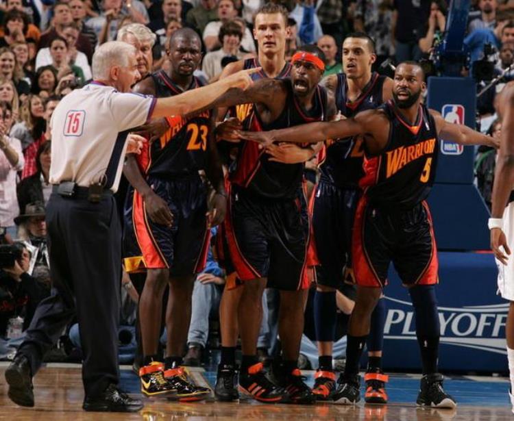 nba裁判公平吗「当一名NBA裁判很爽吗看比赛拿签名工资高但事实却是相反」