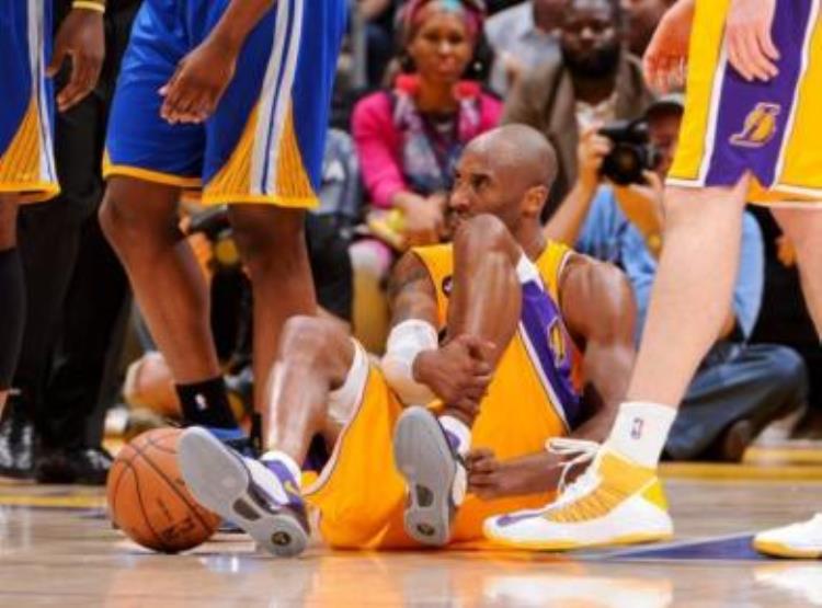 NBA最让人毛骨悚然的受伤瞬间科比利文上榜乔治小腿翻折90度