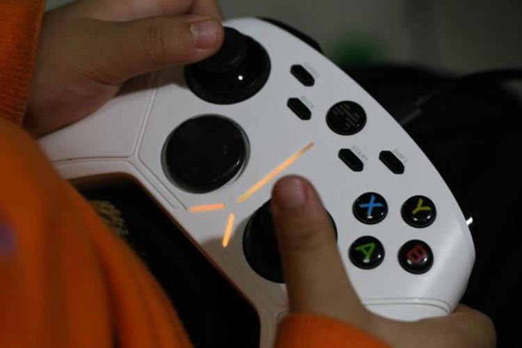 凭什么游戏手柄才是nba2k20的好搭档「凭什么游戏手柄才是NBA2K20的好搭档」