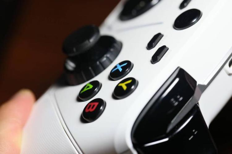 凭什么游戏手柄才是nba2k20的好搭档「凭什么游戏手柄才是NBA2K20的好搭档」