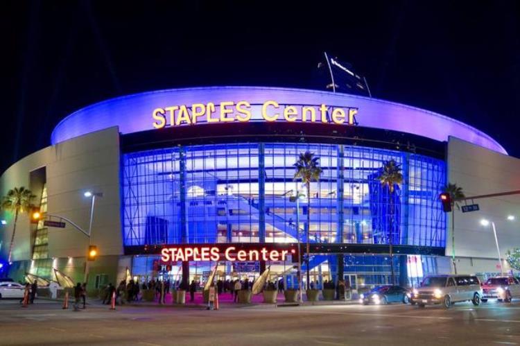NBA球馆是怎样换地板的斯台普斯曾4天为三支篮冰队换6次