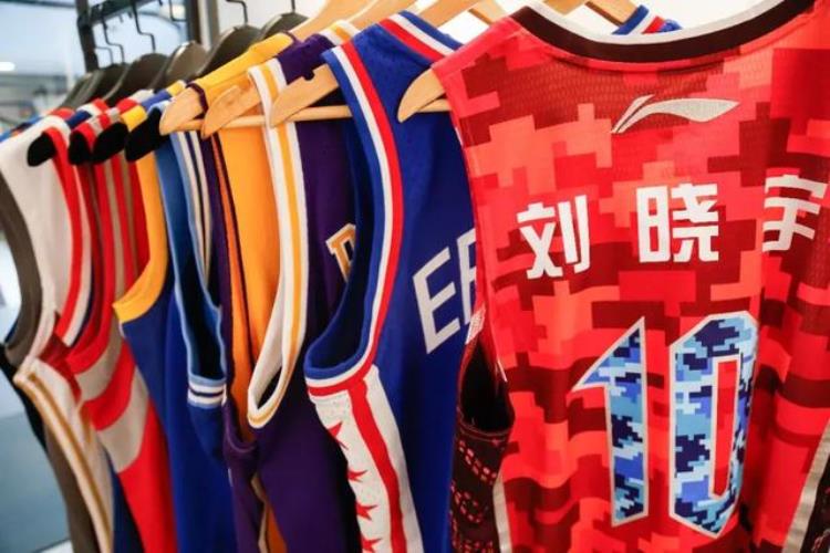 闲鱼上卖nba原味球衣2年落袋105万「闲鱼上卖NBA原味球衣2年落袋105万」