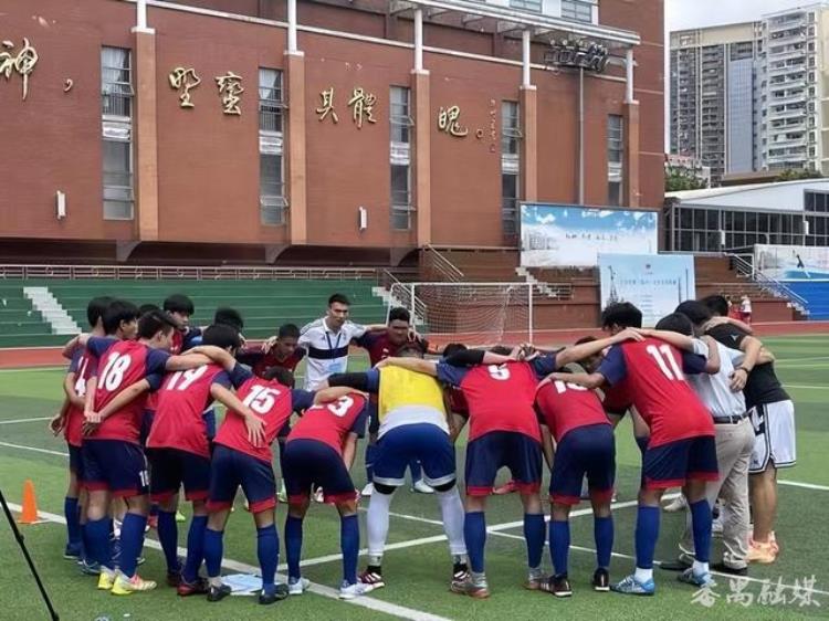 七战全胜创历史广东仲元中学足球队首夺广州市赛冠军