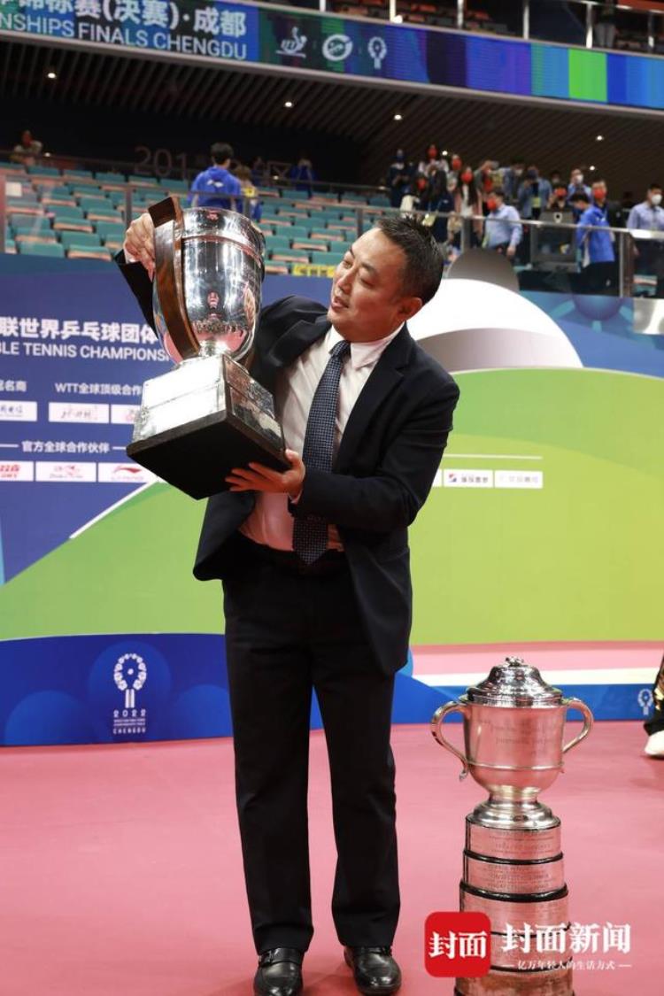 世乒赛男双奖杯「国乒男团颁奖典礼斯韦思林杯与考比伦杯大合体|图集」