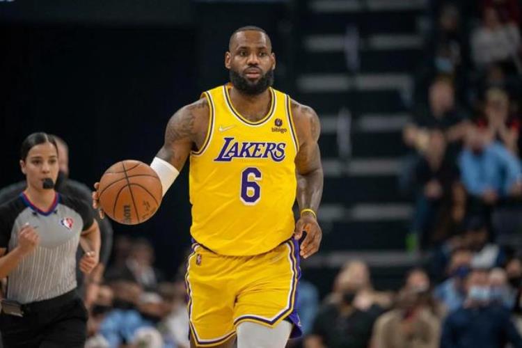 nba2k21球员评分上涨「美媒预测湖人17名球员的NBA2K23评分谁被高估了」