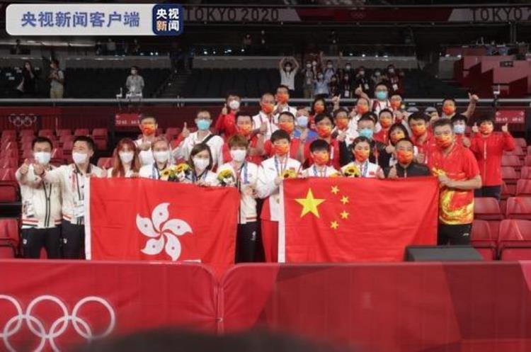乒乓球女团金牌和铜牌都属于中国中国队和中国香港队赛后合影