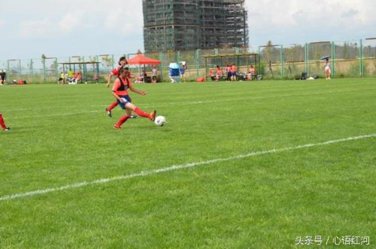 泸西午街铺镇初中女子足球队代表云南2队8:0胜四川1足球队