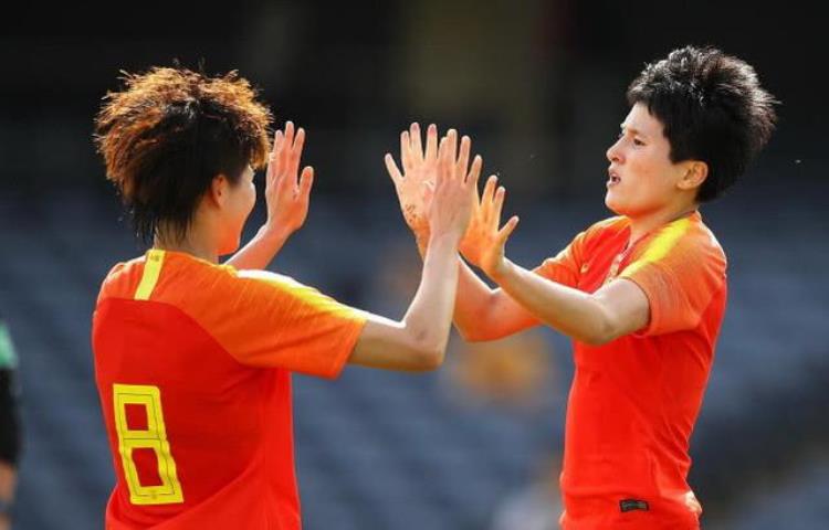 中国男足踢的过美国女足吗「中国男足能踢得过美国女足吗球迷终于可以自信一回了」