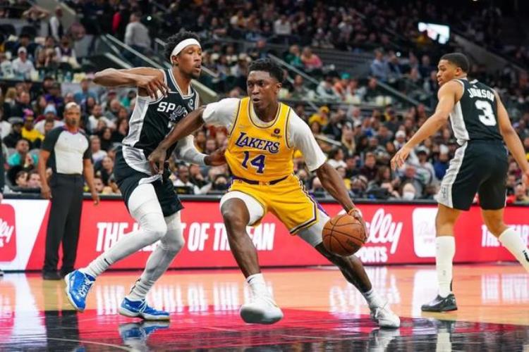 nba2k21球员评分上涨「美媒预测湖人17名球员的NBA2K23评分谁被高估了」