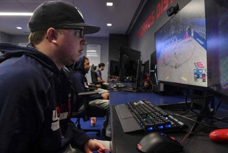 人物故事热爱使他放弃铁饭碗投身于NBA2K职业生涯