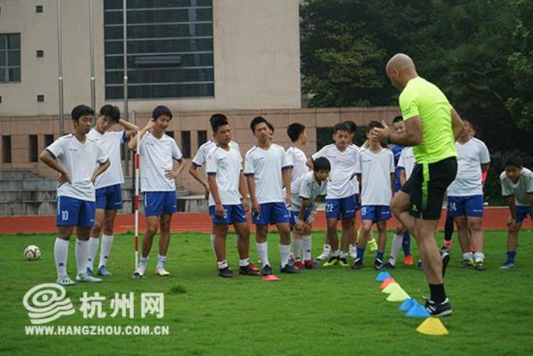 从绿茵场上幸福的人生起点杭州这一支足球队8名毕业生全部进入重高
