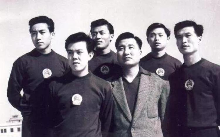 盘点国乒男队60年8代三剑客辉煌的背后3人最强