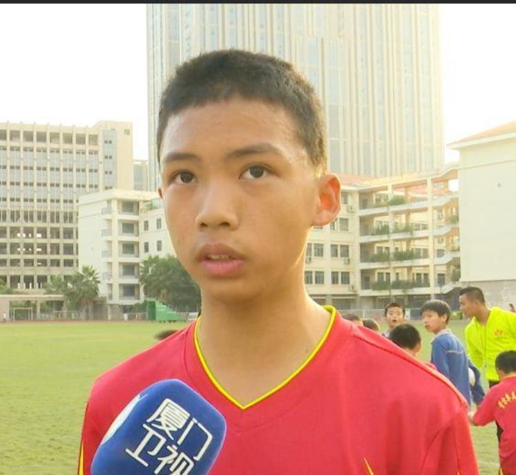 这个厦门孩子的足球教练竟然是中国男足奥运第一球第一个进入曼联的中国人