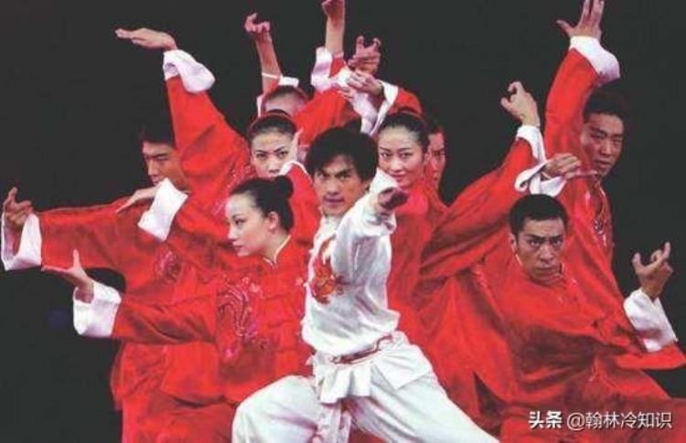 雅典奥运会八分钟张艺谋「雅典奥运会上34北京8分钟34现场反响热烈导演张艺谋却被骂惨」