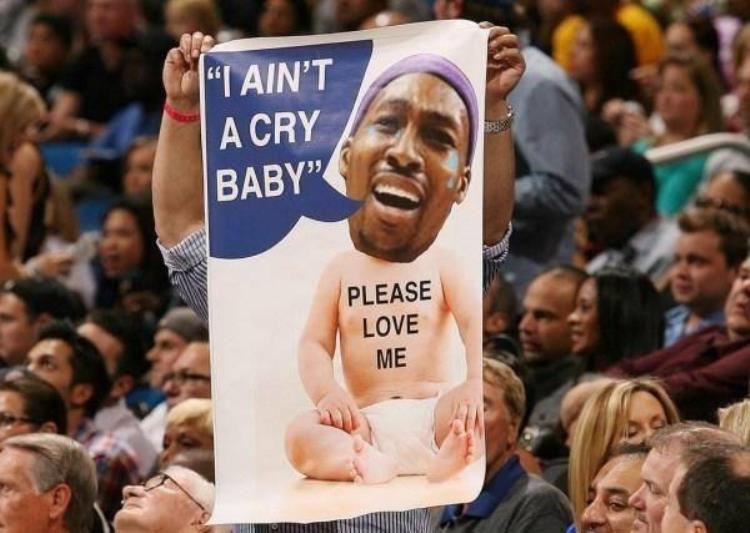 NBA干扰罚球「NBA球迷如何干扰罚球9图诠释各种奇葩招式伯德这太难顶了」