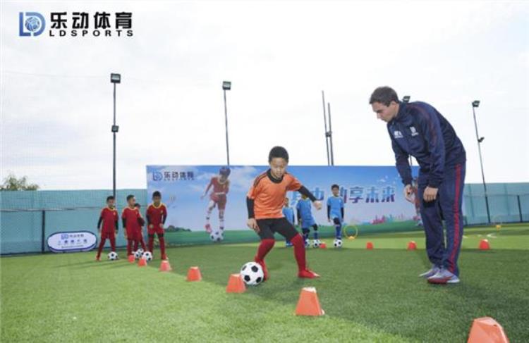 乐动体育足球训练营开启精英队员选拔赛分班选拔孩子士气正旺