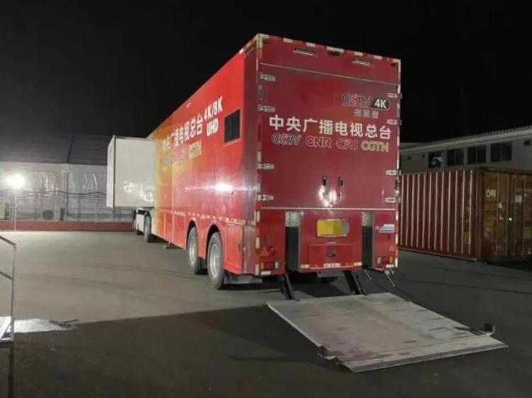曼曼看奥运丨京牌沪牌还有粤牌中国牌照转播车不断现身东京街头