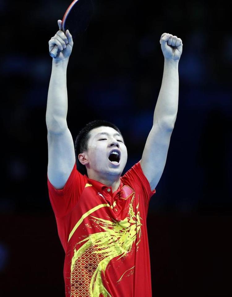樊振东排名比马龙高「最新世界乒乓球手排名樊振东力压马龙登顶张本智和仅排第4」