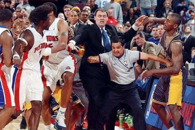 尝试唤醒那个专属2000年代nba的篮球记忆「尝试唤醒那个专属2000年代NBA的篮球记忆」