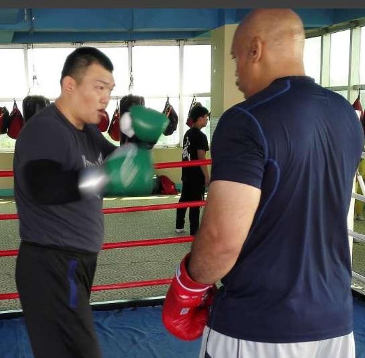 拳评家张君龙将是中国体育超级IP世界第一约书亚愿意和他对垒