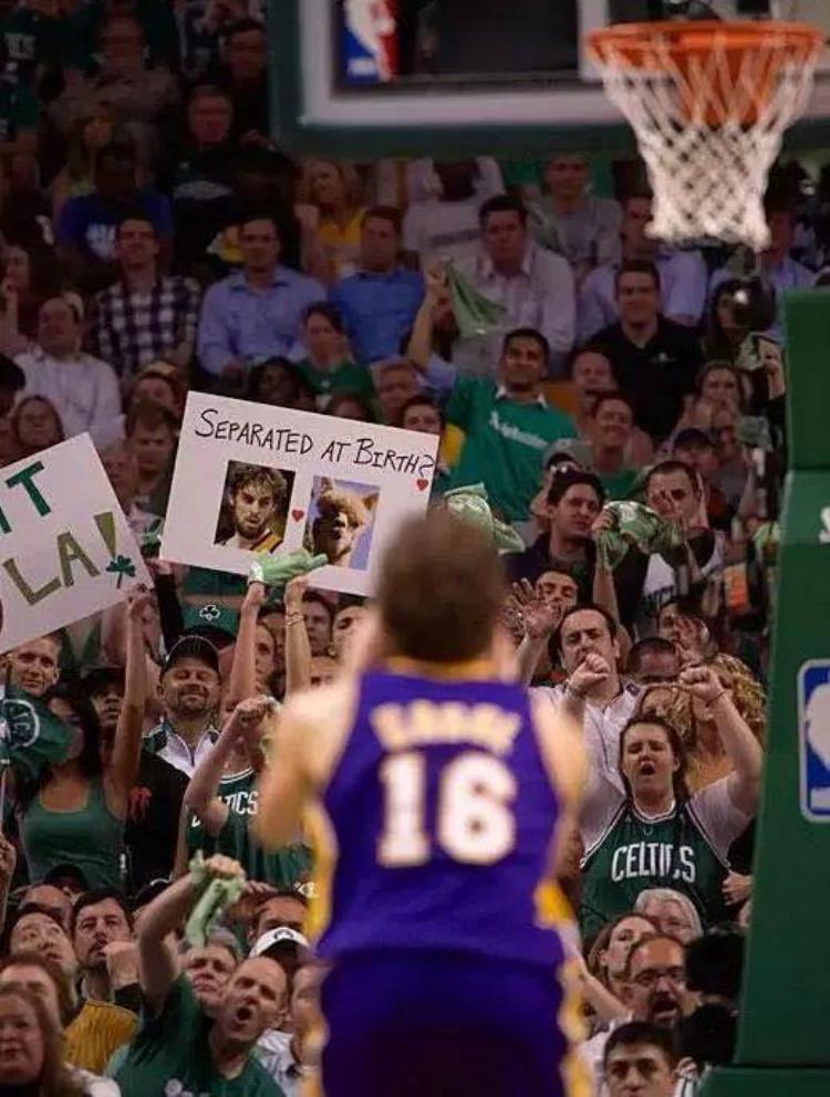 NBA干扰罚球「NBA球迷如何干扰罚球9图诠释各种奇葩招式伯德这太难顶了」