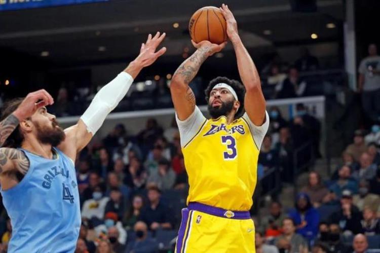 nba2k21球员评分上涨「美媒预测湖人17名球员的NBA2K23评分谁被高估了」