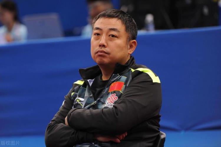 刘国梁是中国第一位世乒赛世界杯和奥运会大满贯获得者「靠一个球登顶世界乒坛之巅一人成名全家回避刘国梁愧对了谁」