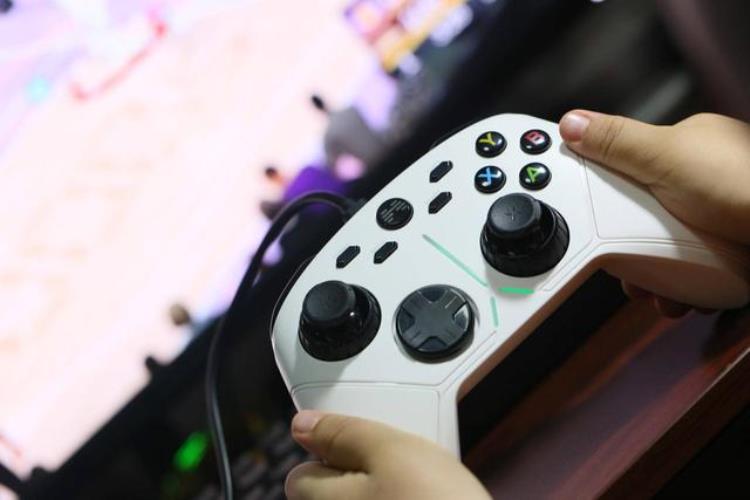 凭什么游戏手柄才是nba2k20的好搭档「凭什么游戏手柄才是NBA2K20的好搭档」