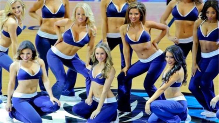 为什么nba的啦啦队不让穿内衣「NBA啦啦队为何不穿内衣这里告诉大家答案画面太美不敢直视」