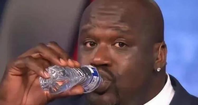 盘点NBA大掌怪姚明玩手机像玩怀表伦纳德上榜奥尼尔最离谱