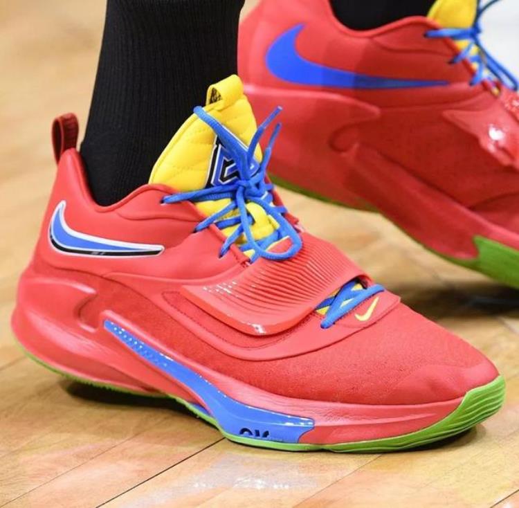 NBA球员上脚詹姆斯穿新战靴范乔丹的音速10很好看