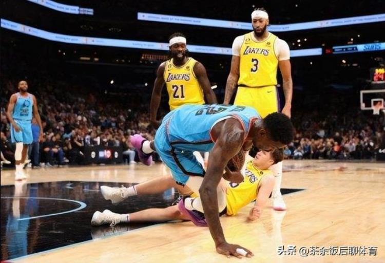 西蒙斯被交易「今天NBA被起诉西蒙斯回老东家便创纪录联盟介入调查贝弗利」