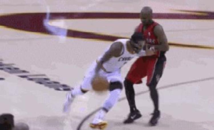 NBA吹罚「NBA历史那些奇葩吹罚只因看你一眼就吹技犯邓肯都没这么冤」