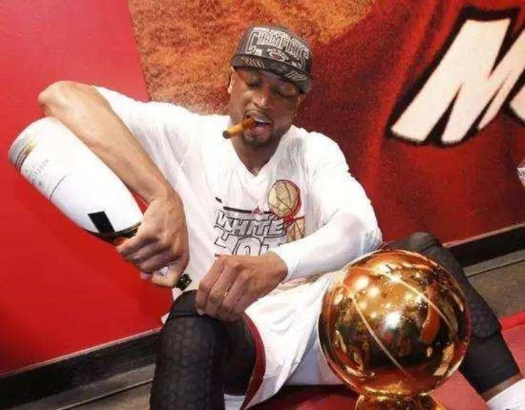 细数NBA巨星戴护具的作用库里的护踝功不可没韦德令人心疼