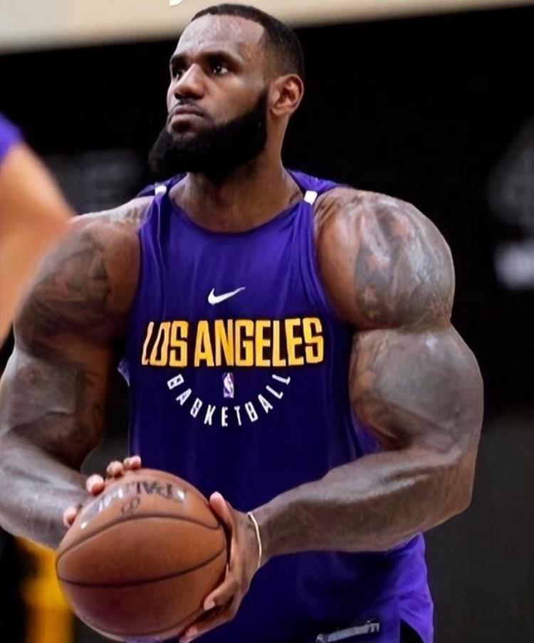 NBA球员穿的紧身衣「你没有看错NBA真有5人把球衣穿成了紧身衣锡安上榜」