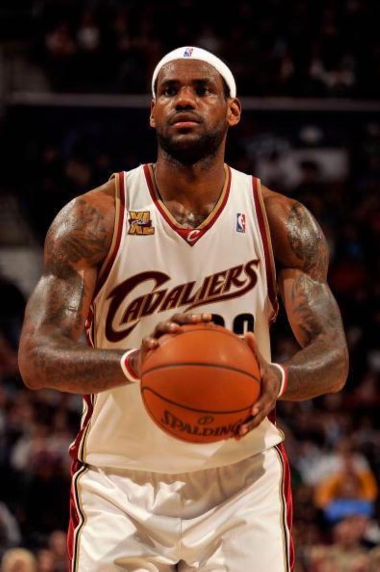 3分钟读懂NBA历代王朝中紫金王朝科詹韦不一样人生