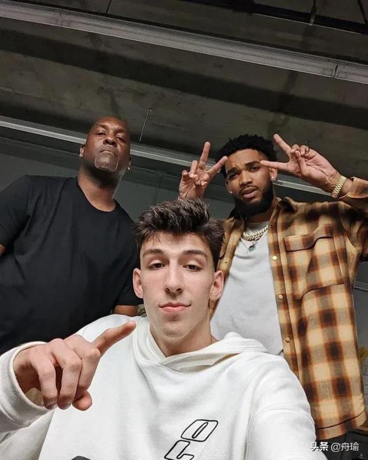 NBA晚报欧文在洛杉矶训练KD赞库里总决赛G4威少妻子欧洲游
