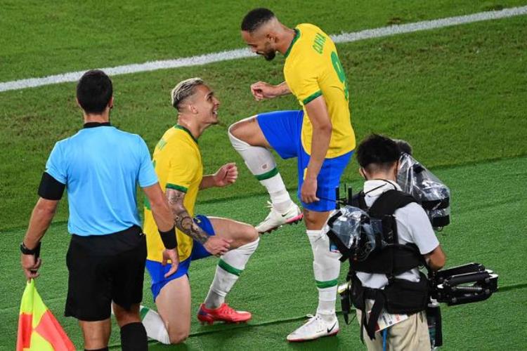 21绝杀西班牙巴西男足卫冕金牌马尔科姆加时进球