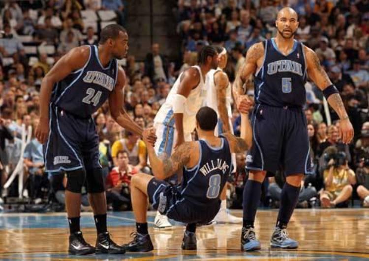 篮球运动员倒地后为什么要人拉起,nba替补球员的震惊时刻